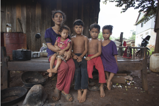 Guetteurs et tocsin Au Cambodge, une ethnie lutte pour ses terres